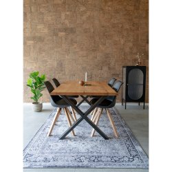 Arona - Tppe i hvid-sort polyester, 200 x 300 cm.