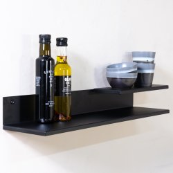 Halen - Hylla i svart metall, bredd 67,5 cm.