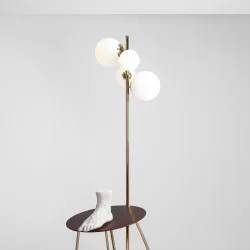 Dizzy - Gulvlampe i guldfarvet metal og hvidt glas