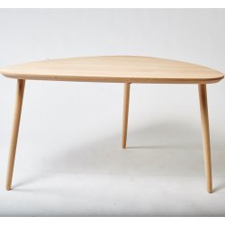 CT 10 - Sofabord i massiv bg med organisk trekantet form og strrelse 93 x 65 cm