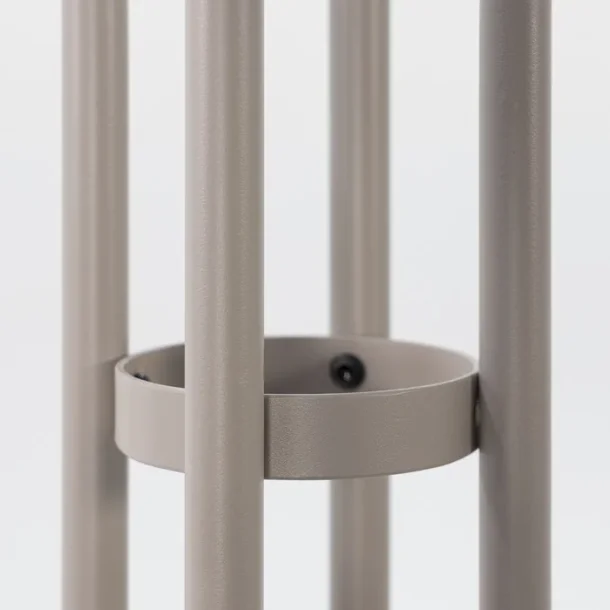 Jasper - Stumtjener i silky taupe farvet metal