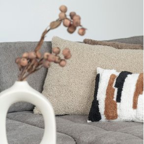 Arucas - Kudde i grbrunt tyg, 45 x 60 cm.