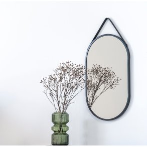 Clyde - Spegel i svart ram och rem, 35 x 60 cm.