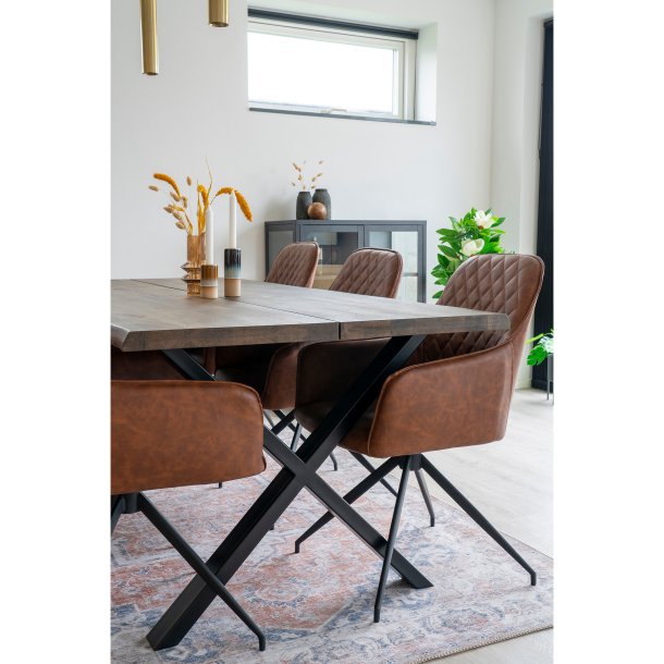 Arona - Tppe i bl-orange polyester, 160 x 230 cm.