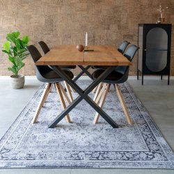 Arona - Tppe i hvid-sort polyester, 200 x 300 cm.