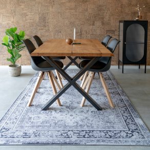 Arona - Tppe i hvid-sort polyester, 200 x 300 cm.