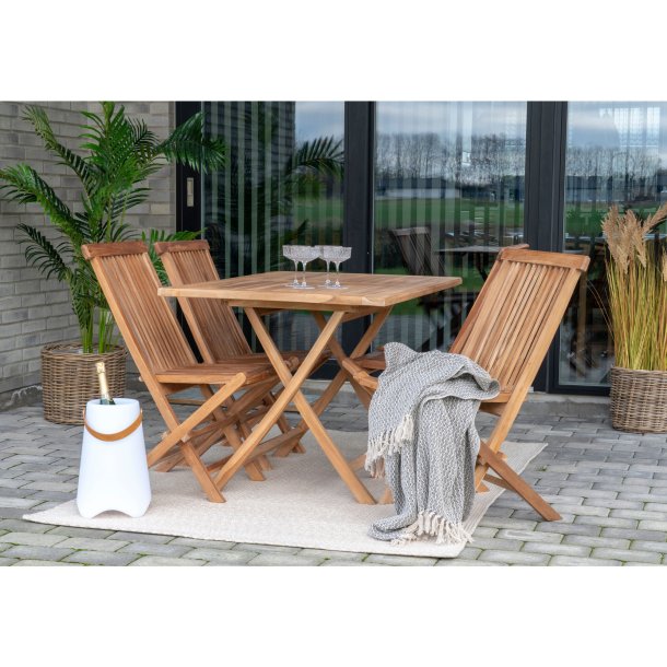 Meno - Tppe i sandfarvet genbrugsplast, 140 x 200 cm.