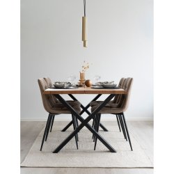 Meno - Tppe i sandfarvet genbrugsplast, 140 x 200 cm.