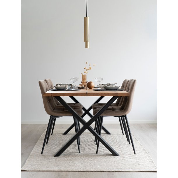 Meno - Tppe i sandfarvet genbrugsplast, 140 x 200 cm.