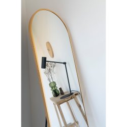 Shadows -Fritstende spejl i messing, 40 x 150 cm.