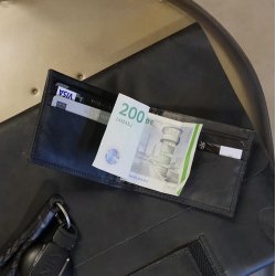 Pung i sort lder med pengeclips