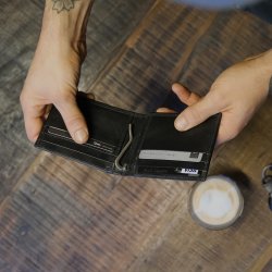 Pung i sort lder med pengeclips