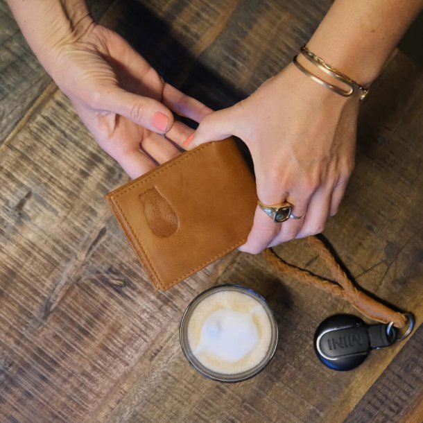 Pung i lysebrun lder med pengeclips