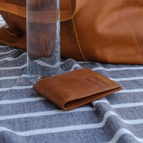 Pung i lysebrun lder med pengeclips