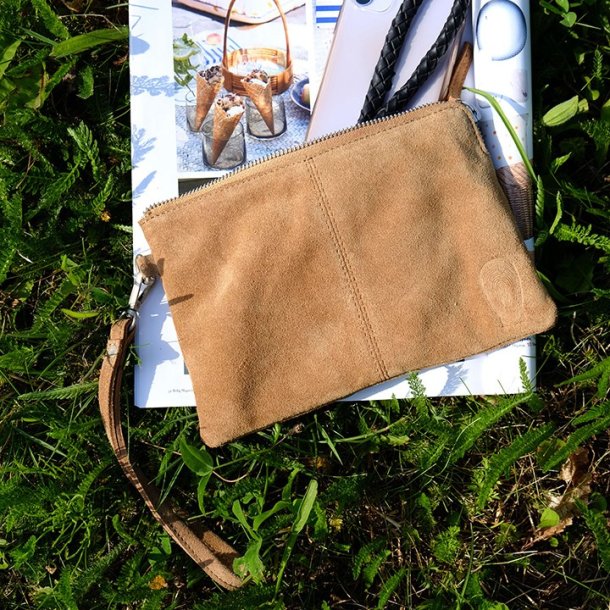 Clutch i lysebrun ruskind