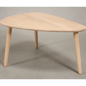 CT 10 - Sofabord i massiv bøg med organisk trekantet form og størrelse 118 x 82 cm