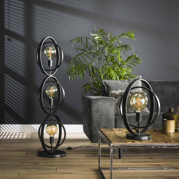 Frisky - Bordlampe i patineret metal
