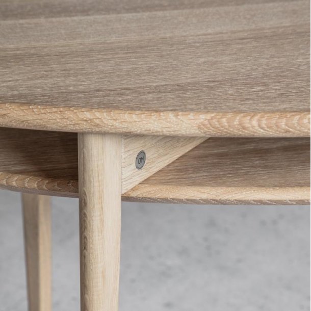 Swedish, Elipseformet sofabord i massiv eg og fem forskellige finish, 120 X 50 cm