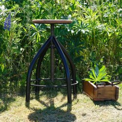 Spin - drejeskammel med trsde i genbrugstr og sort stel