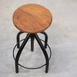 Spin - drejeskammel med trsde i genbrugstr og sort stel