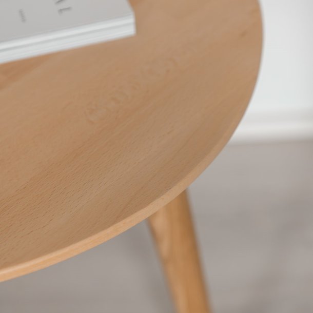 CT 10 - Soffbord i massiv bok med palettform och storlek 89 x 66 cm.