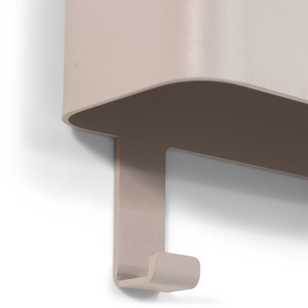 Alhamba - Knagerkke med hylde i silky taupe metal, tre knager