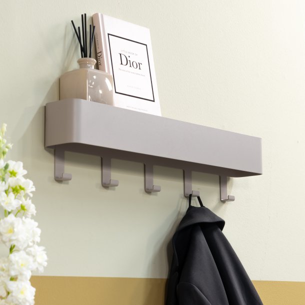 Alhamba - Knagerkke med hylde i silky taupe metal, fem knager