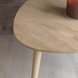  CT 10 - Soffbord i massiv ek med palettform och storlek 107 x 79 cm