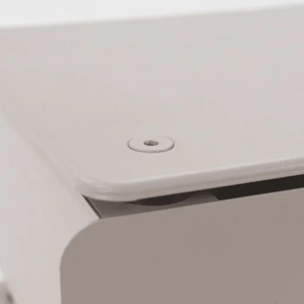 Carson - Kommode med tre skuffer i silky taupe farvet metal