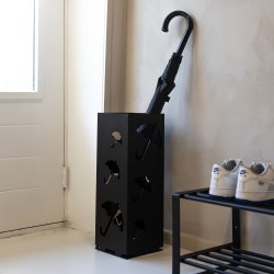 Pisa - Paraplyholder i sort metal