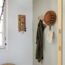 Stones - Knagerkke i champagne farvet metal med organiske former, 5 knager