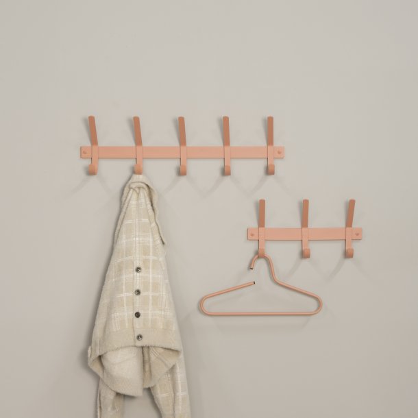 Gancho - Knagerkke med tre knager i terracotta farvet metal