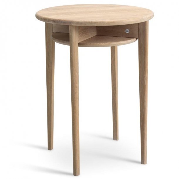 Swedish, Rundt hj�rnebord i massiv eg og fem forskellige finish. � 43 x h�jde 55 cm