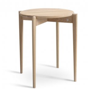 Sweden, Rundt hj�rnebord i massiv eg og fem forskellige finish. � 51 x h�jde 55 cm