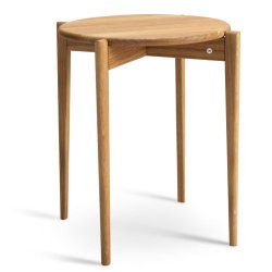 Sweden, Rundt hj�rnebord i massiv eg og fem forskellige finish. � 51 x h�jde 55 cm