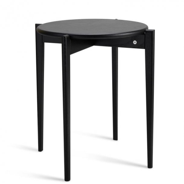 Sweden, Rundt hj�rnebord i massiv eg og fem forskellige finish. � 51 x h�jde 55 cm