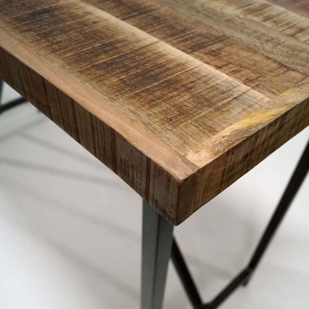 Ryan hjt barbord i mangotr og metal