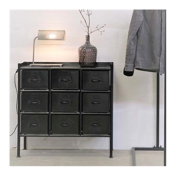 Saga - 9 rums opbevaringsskab i sortlakeret metal