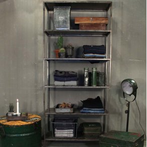 Seattle patinerad bokhylla i lackerad metall, modell stor