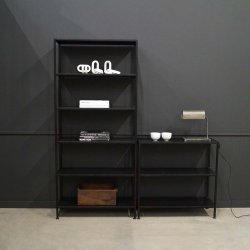 Seattle -patineret reol i sort metal, model large