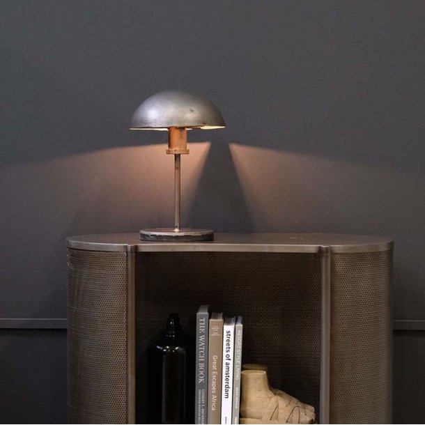 Winslet bordlampe i lakeret patineret jern