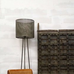 Kelly gulvlampe i lakeret patineret jern