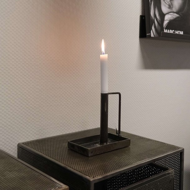 Camp - 2 Lysestager i patineret metal