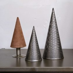 Juletr i perforeret metal, model large