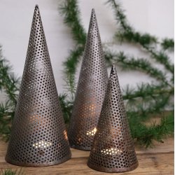 Juletr i perforeret metal, model large