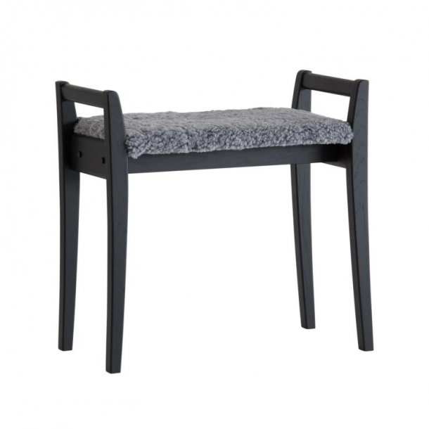 Soul � Pall i svart ek med en bredd p� 58 cm.