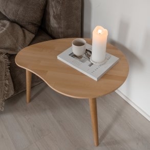 CT 10 - Soffbord i massiv bok med palettform och storlek 89 x 66 cm.