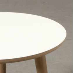 CT 20 - Sofabord i hvid laminat med ege ben, v�lg mellem 4 st�rrelser