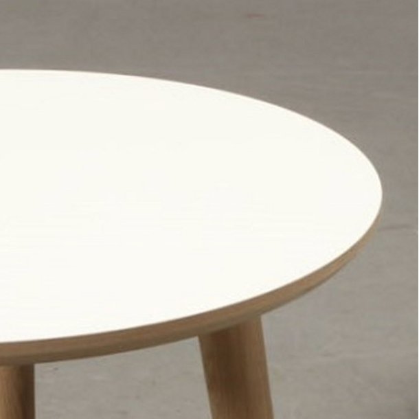 CT 20 - Sofabord i hvid laminat med ege ben, v�lg mellem 4 st�rrelser