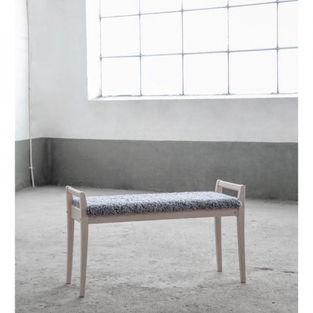Meja - B�nk i hvidolieret eg med en bredde p� 98 cm